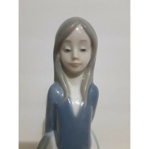 NAO BY LLADRO 1990 DAISA STANDING GIRL WITH HANDS BEHIND BACK 9.25" GLOSS COLOR